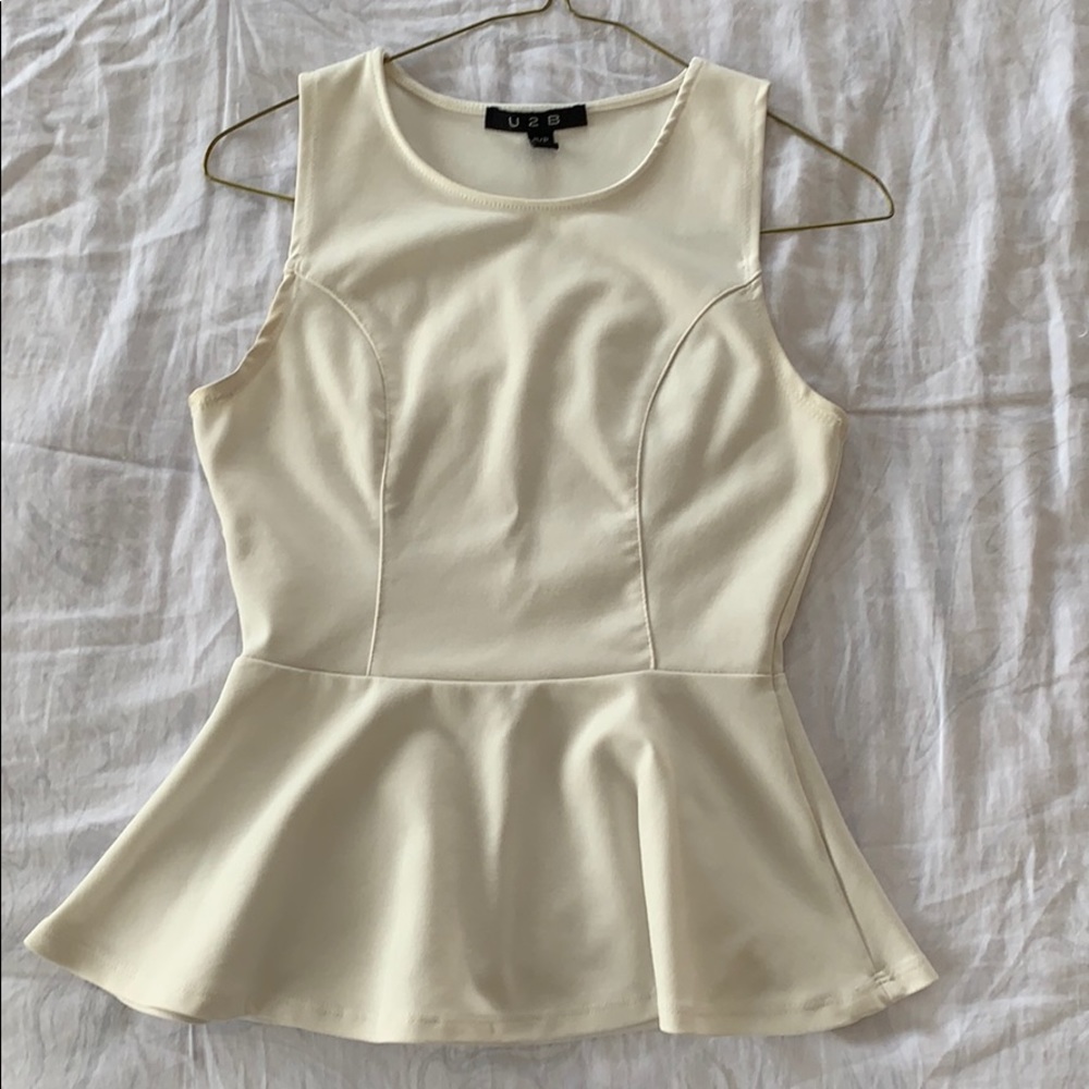 3 for $20 ⭐️ White peplum top